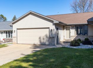 1322 W Weiland Ln, Appleton, WI 54914