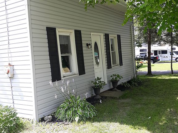 2nd image of 113 Osborn St
