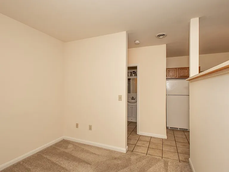 Walk to UC & UC Medical | 1BR/2BR Apartments — Photo 56