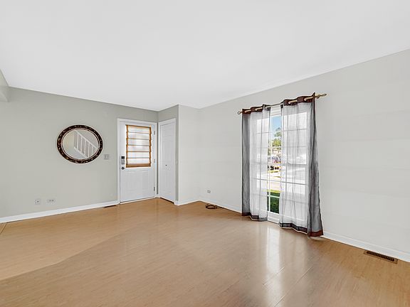 5th image of 1100 Mount Vernon Ct APT E