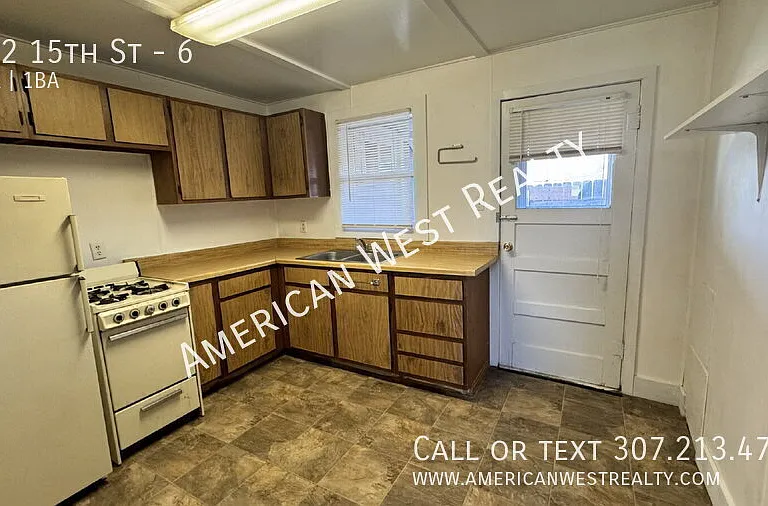 932 15th St #6 — Photo 3