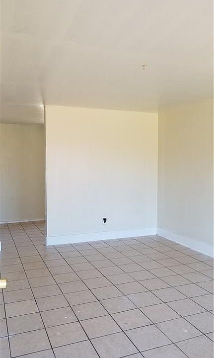 2nd image of 634 N Crockett St