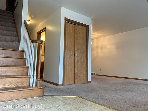 3rd image of 467 W Grand Ave #6738864