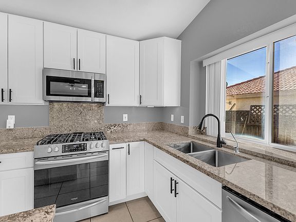 3rd image of 44295 Las Vistas Dr