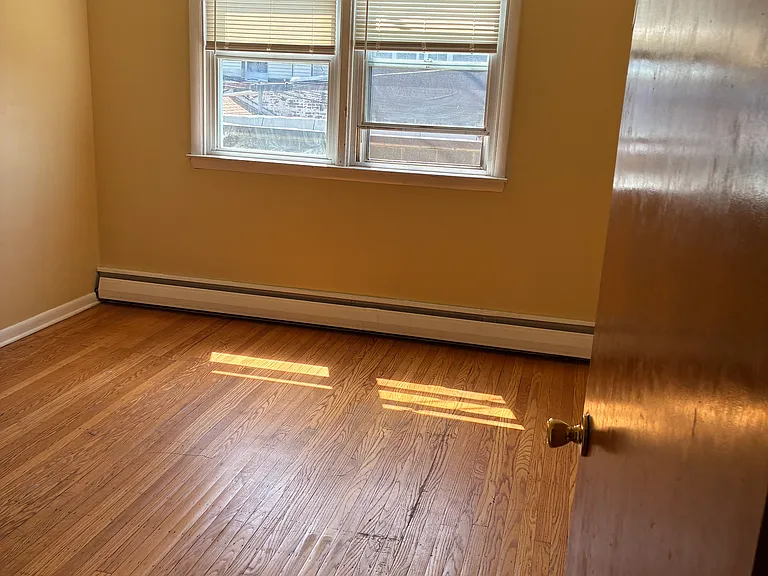 204-206 Woodlawn Ave #1A — Photo 9