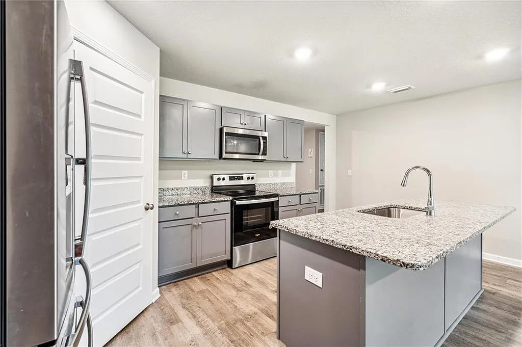 4 bed, 2.0 bath, 1791 sqft, $2,100 — Photo 3