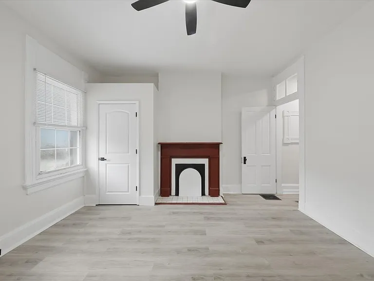 2502 Halstead St — Photo 9