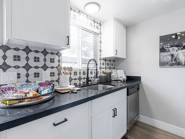 The Luxe Apartments — Photo 3