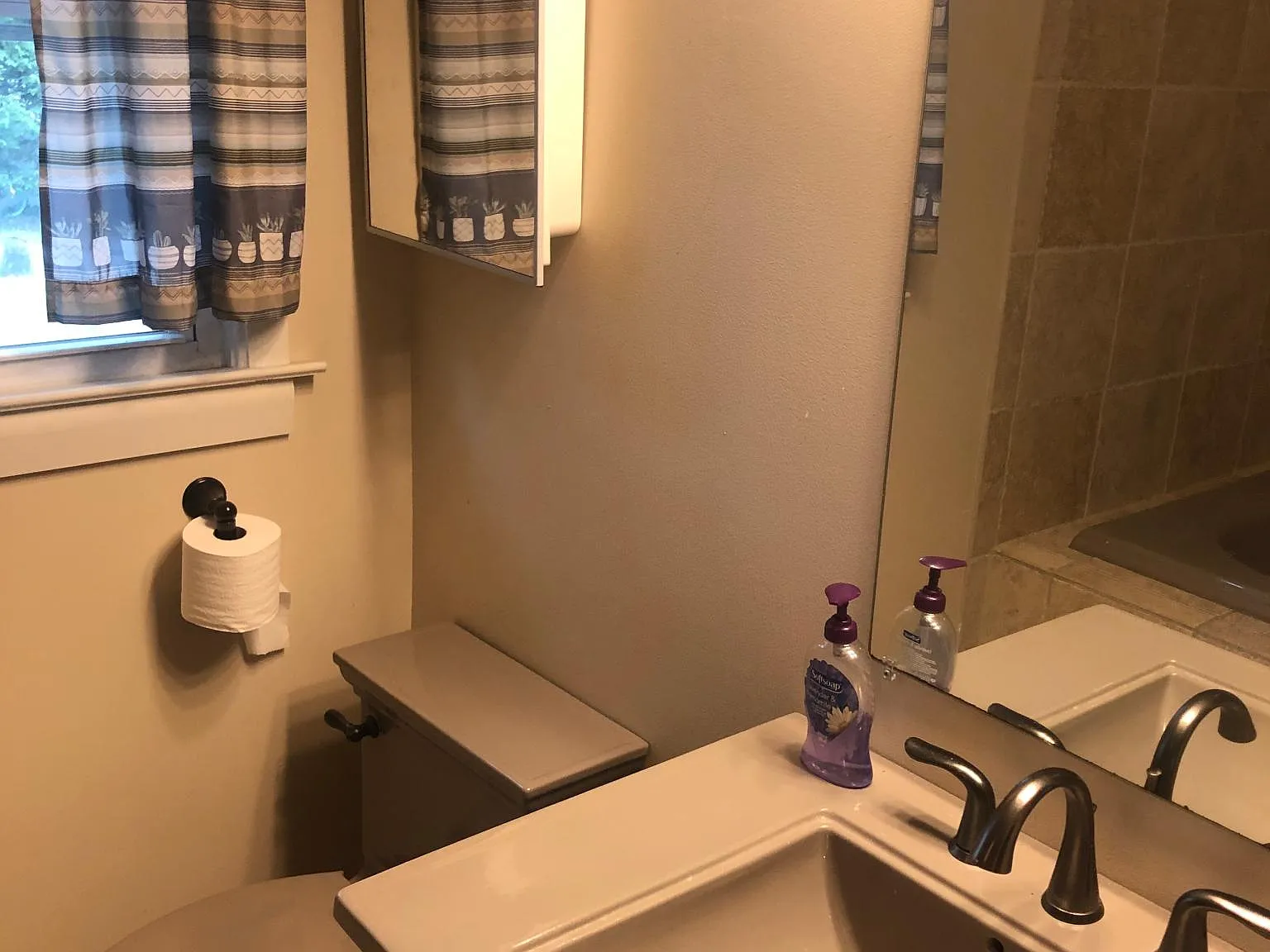 4 bed, 1583 sqft, $2,350 — Photo 4