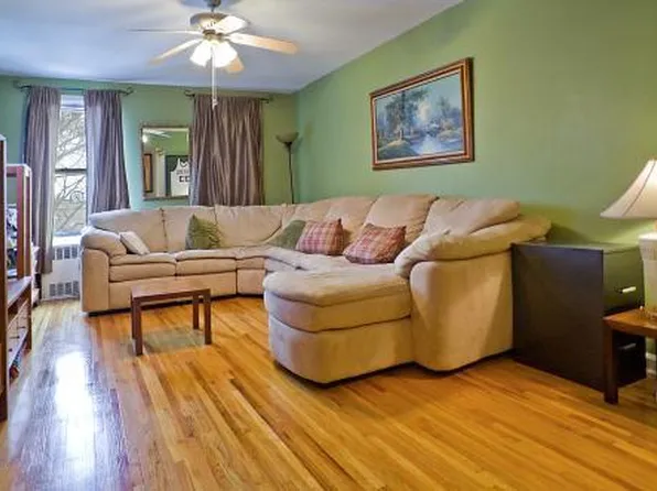 2212 Plumb 1st image 1 of 7