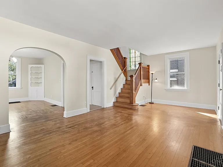 3017 Hull Ave — Photo 8