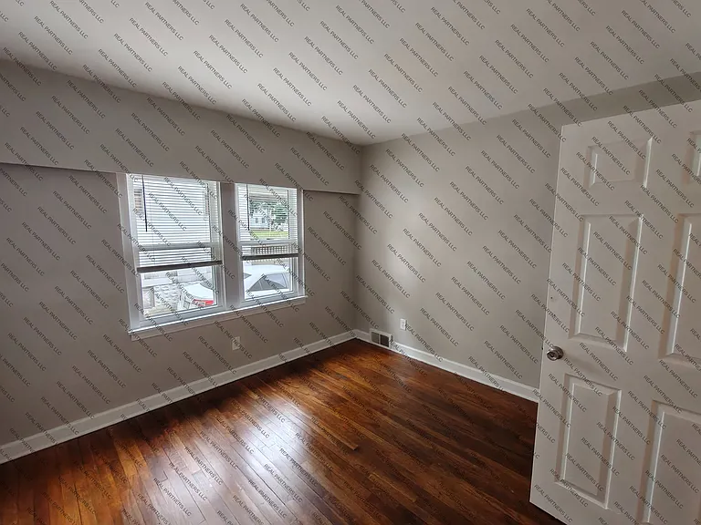 417 W 14th St #4 — Photo 3