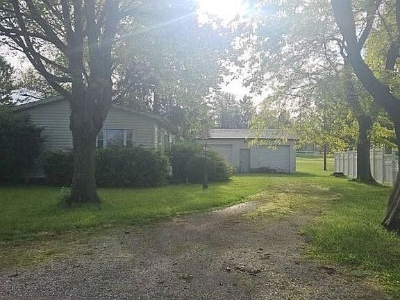 3rd image of 1443 S Base Rd