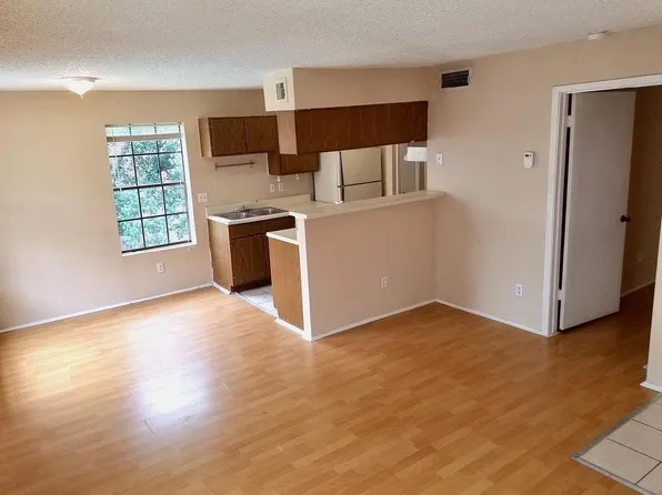 2750 Holly Hall St APT 512, Houston, TX 77054