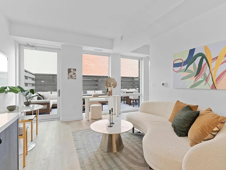*Photos shown are of unit 488 with terrace. This unit does not have a terrace*