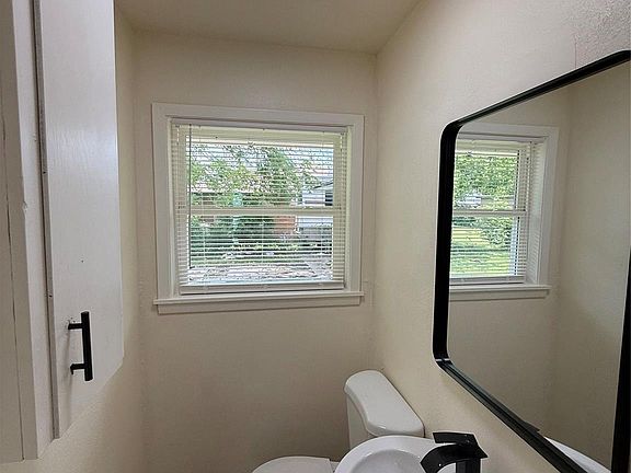 5th image of 407 Midway Dr
