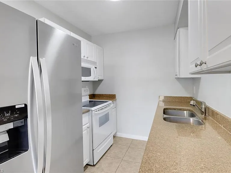 4635 Bayshore Dr #P4 — Photo 1
