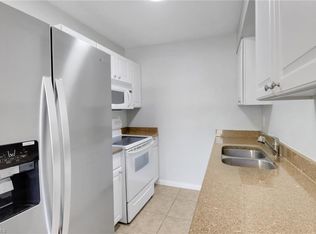 4635 Bayshore Dr APT P4, Naples, FL 34112