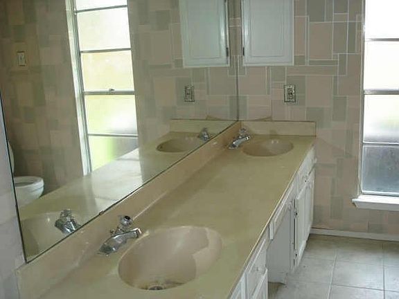 5th image of 1022 Manorglen Dr