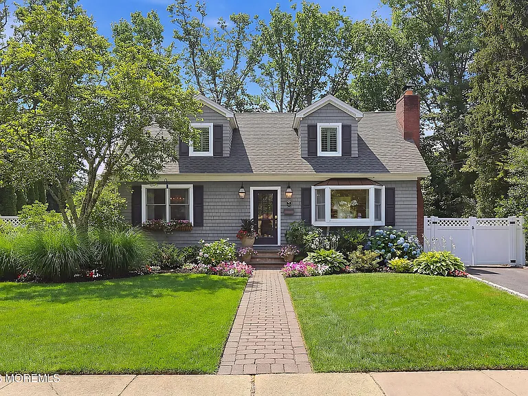 96 Lake Shore Dr — Photo 2
