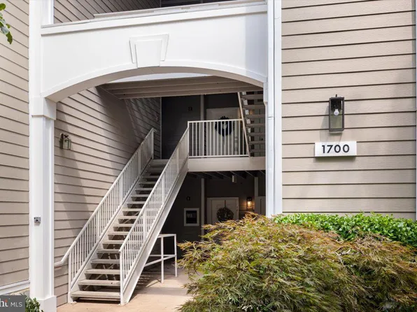 1700 Lake Shore Crest Dr APT 24, Reston, VA 20190
