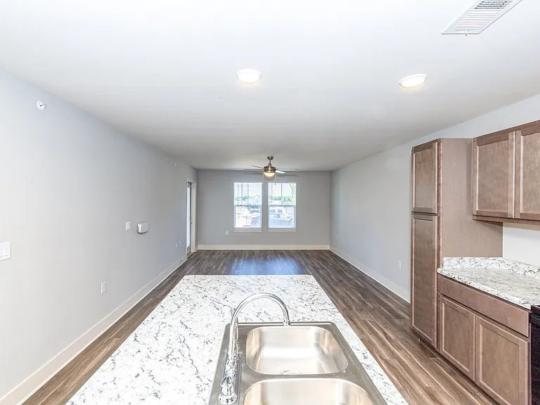 The Caravel Apartments — Photo 9