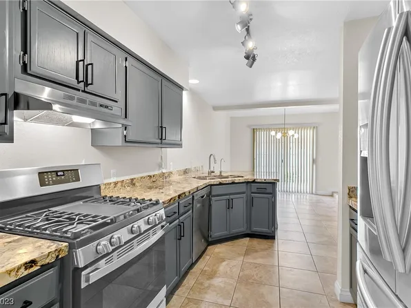 2820 Dawn Crossing Dr, Henderson, NV 89074