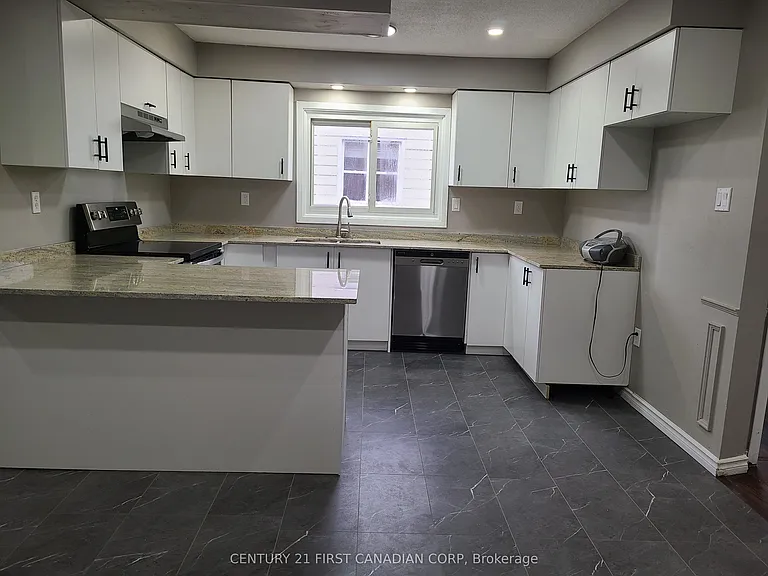 1775 Oxford St E #A — Photo 4