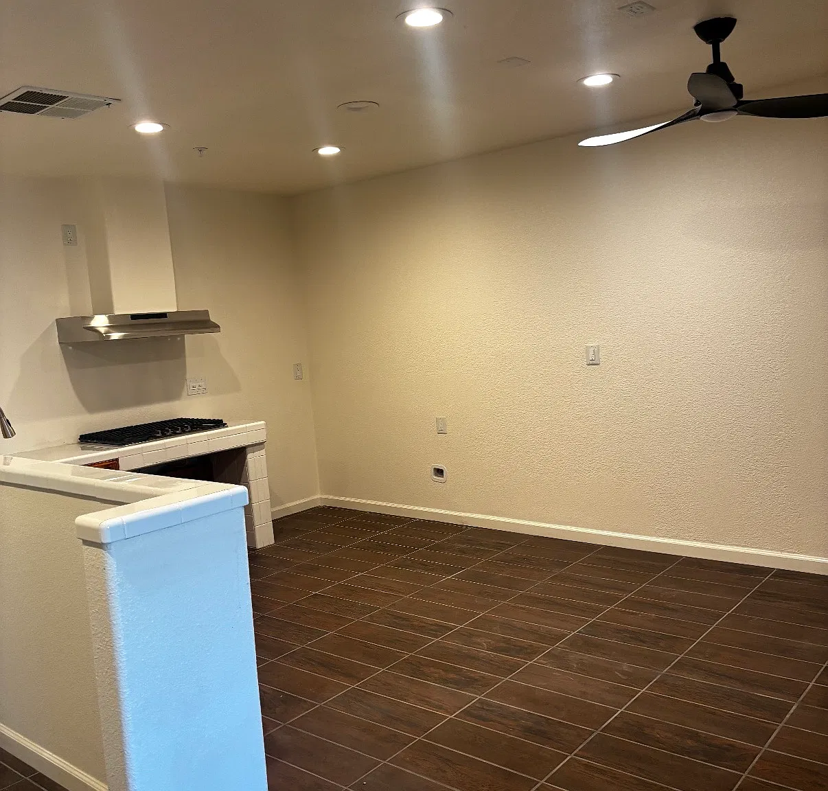 2 bed, 600 sqft, $2,450 — Photo 3