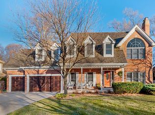 925 Winslow Cir, Glen Ellyn, IL 60137