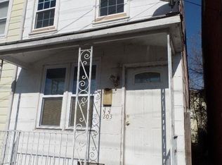 203 Green St, Burlington, NJ 08016