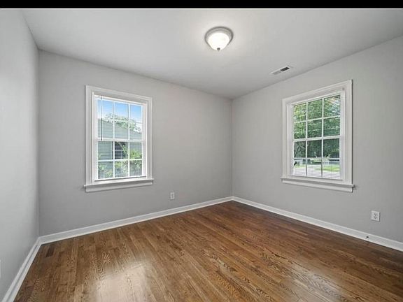 4th image of 4725 Stanley Dr
