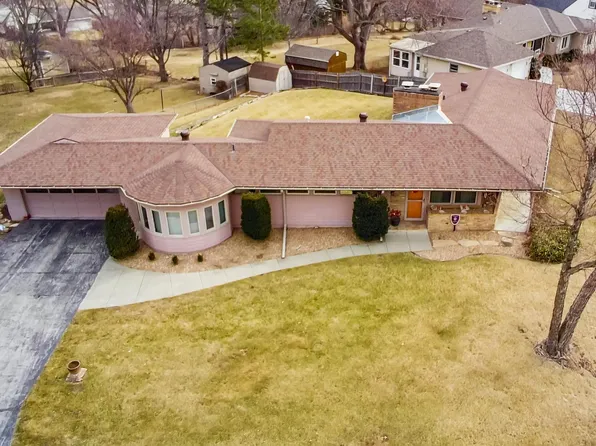 8633 Broadmoor Dr, Omaha, NE 68114