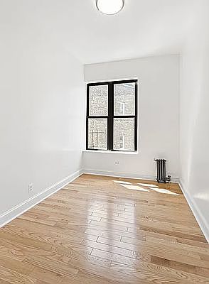 2nd image of 164 Waverly Pl APT 6D