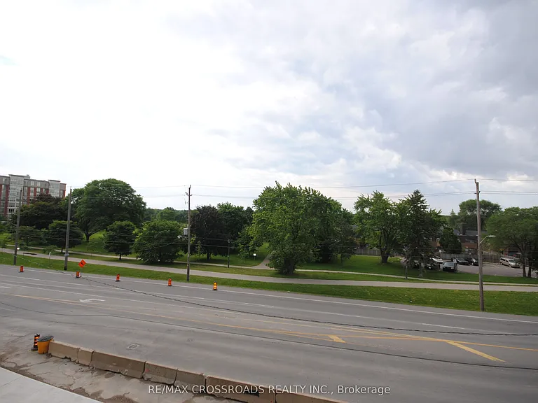 4010 Eglinton Ave W #323 — Photo 12