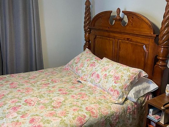 4th image of 658 Griffith Ave