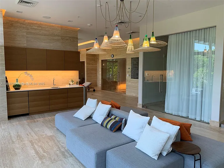 16385 Biscayne Blvd #2720 — Photo 9