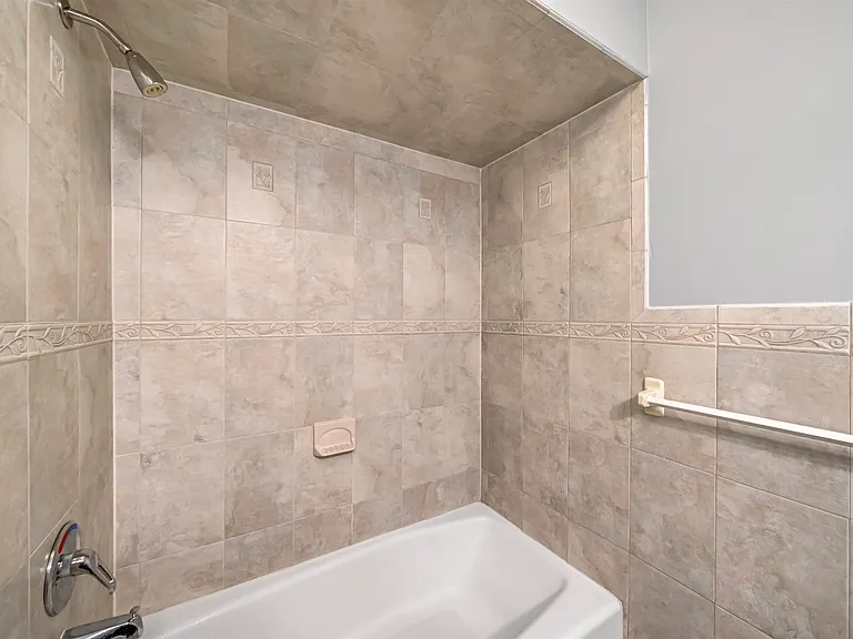 3 Montrose Ave #2 — Photo 18