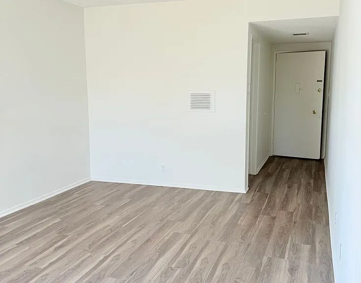2523 Rockefeller Ln — Photo 5