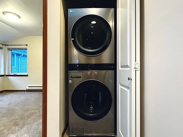Top floor washer and dryer