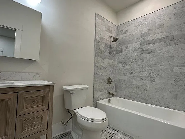 261-263 S C St #405-407 — Photo 8