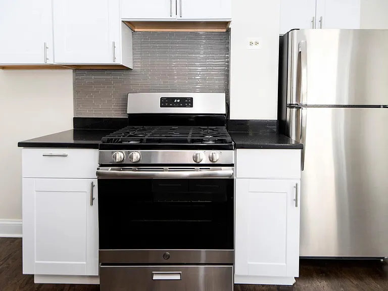 3837 N Greenview Ave #3 — Photo 7
