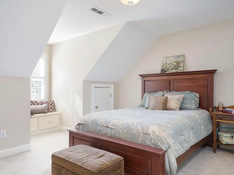 321 Parkside Dr — Photo 12