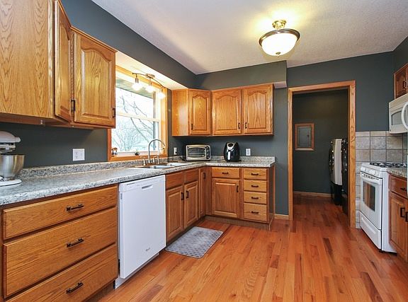 3rd image of 206 N 5th St