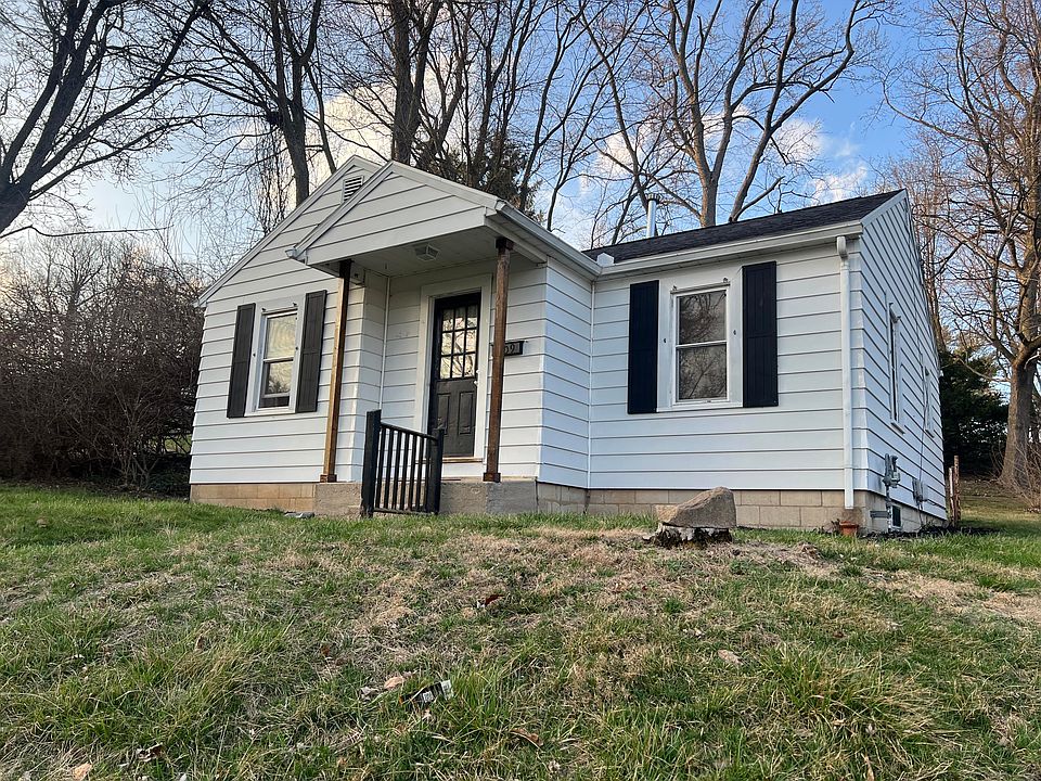 1st image of 909 Port Jefferson Rd