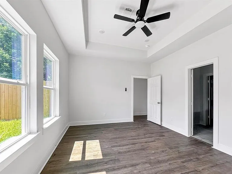 6010 Bobby Burns St #B — Photo 13