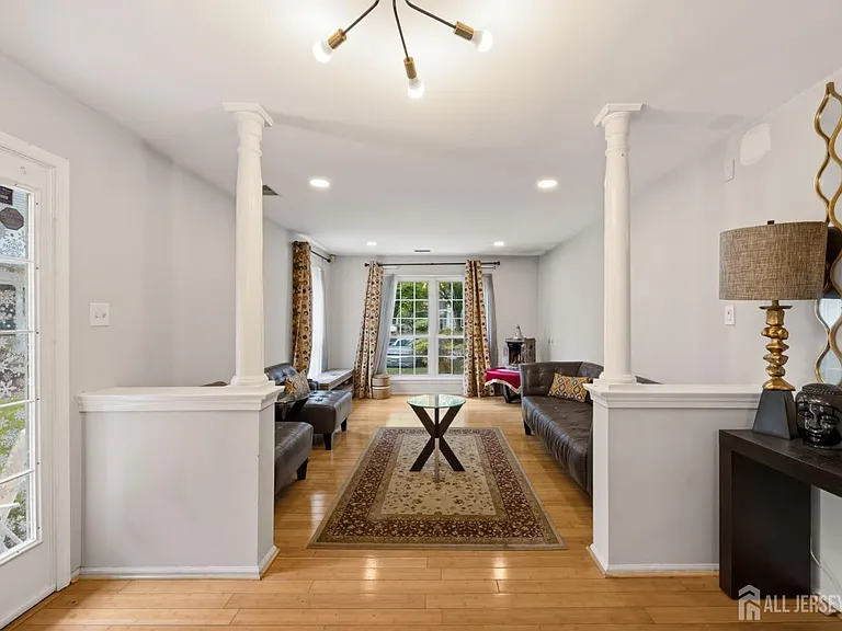 301 Pheasant Run — Photo 20