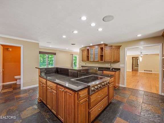 12th image of 3521 Montlake Dr