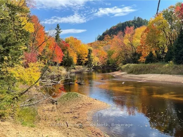 304 Old North Rd, Huntsville, ON P1H 2J4