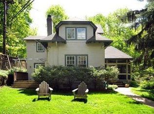 2 Thawmont Dr, Sewickley, PA 15143